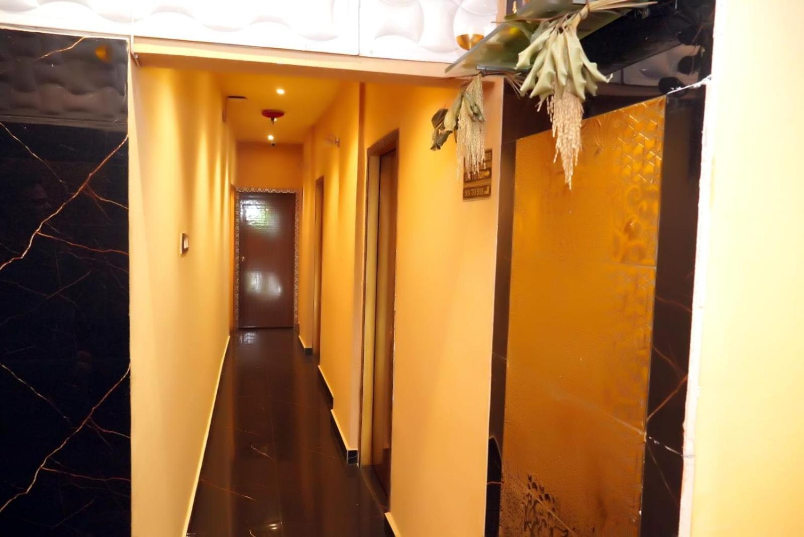 Hotel Golden Plaza Vashi ภายนอก รูปภาพ